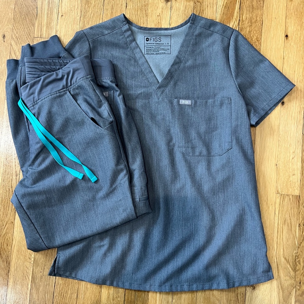 Figs gray scrub set